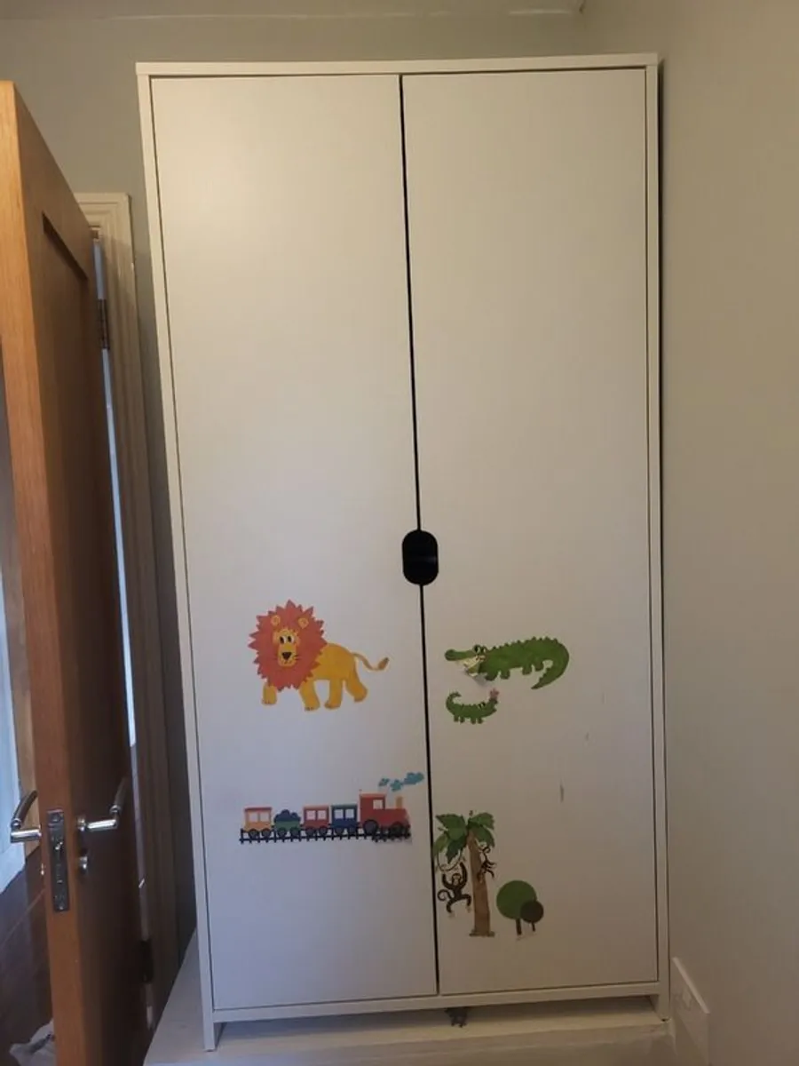 Wardrobe kids bedroom FREE - Image 1