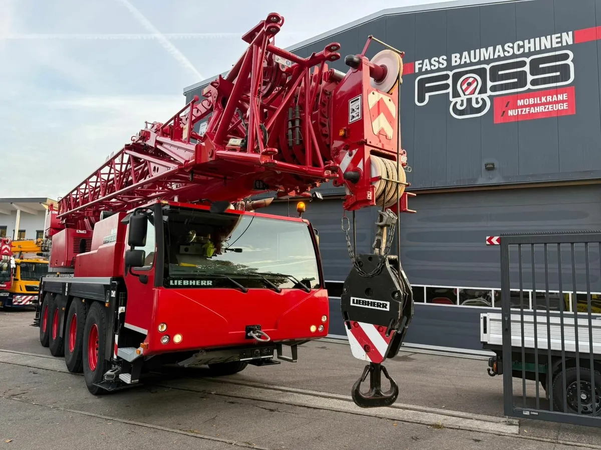 Liebherr LTM 1070-4.2 Mobile Crane - Image 1