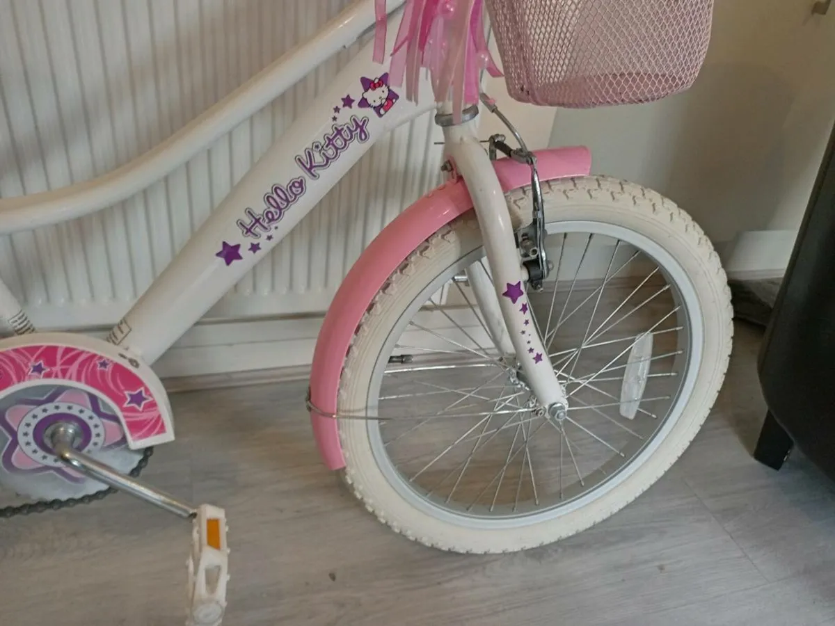 Hello kitty kids bike size 20 inch wheels - Image 4