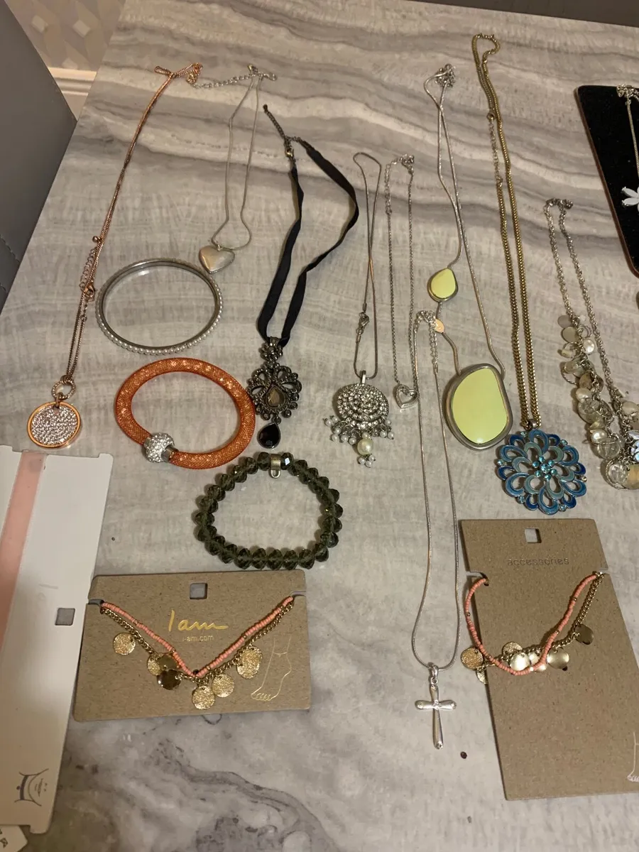 Costume jewelry - Image 4