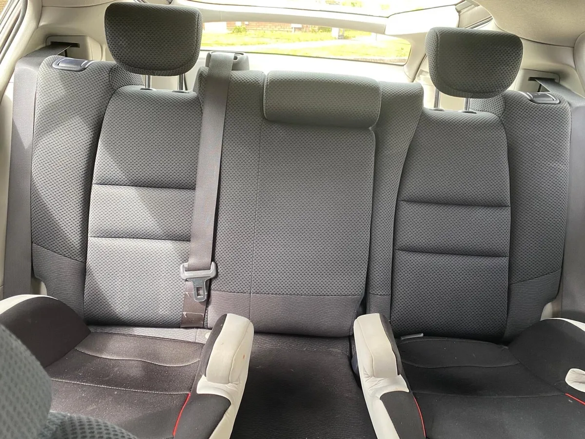 2010 Honda Insight - Image 4