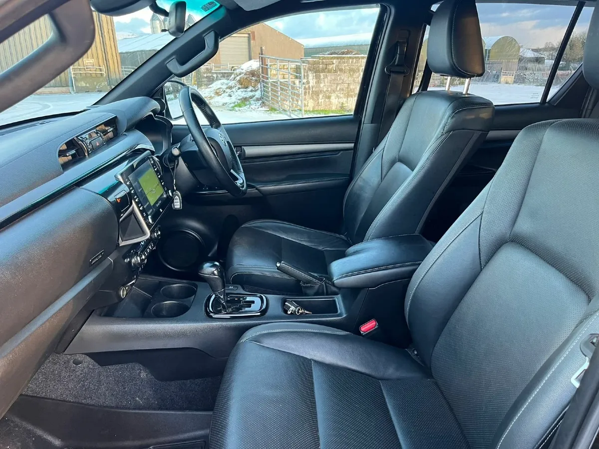Toyota Hilux 2021 - Image 2