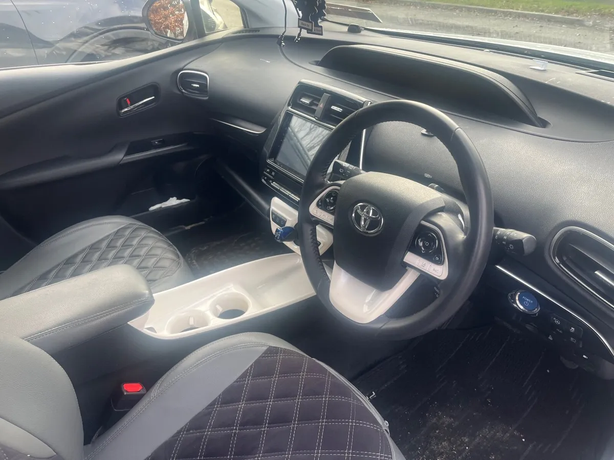 Toyota prios 171 auto - Image 3
