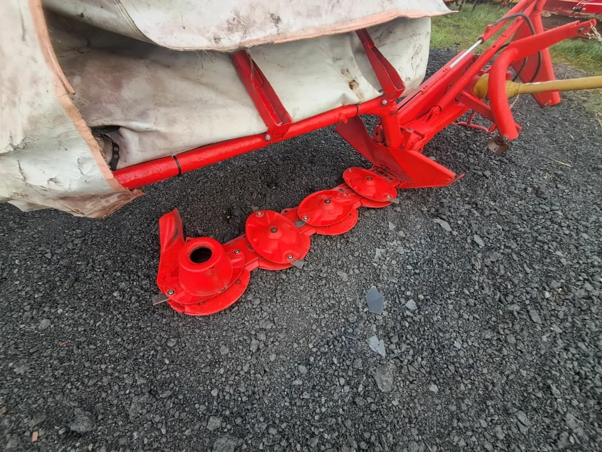 Kuhn 5ft 6 disc mower - Image 2