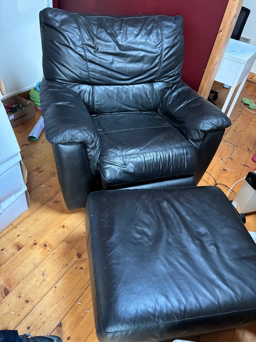 Recliner chair black leather for free to take away - Image 1