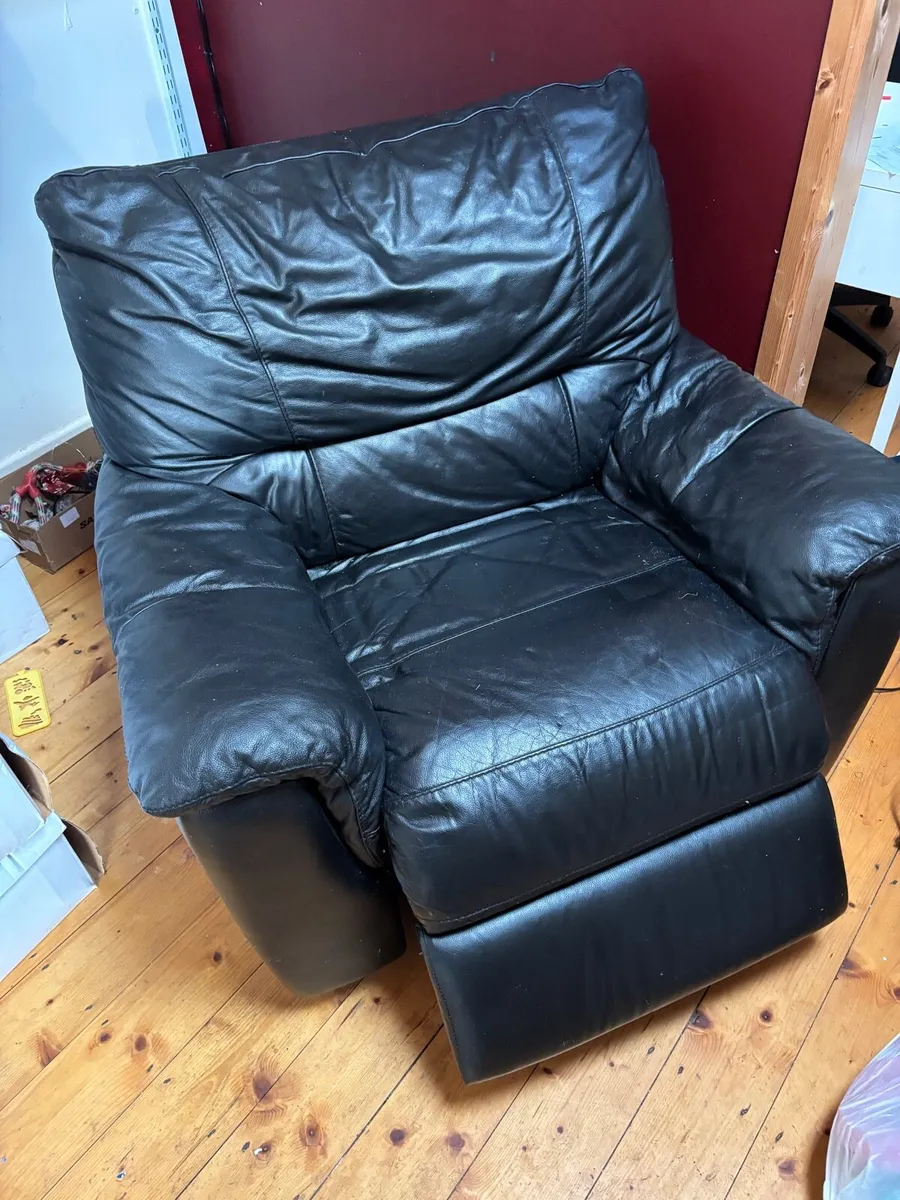 Recliner chair black leather for free to take away - Image 3