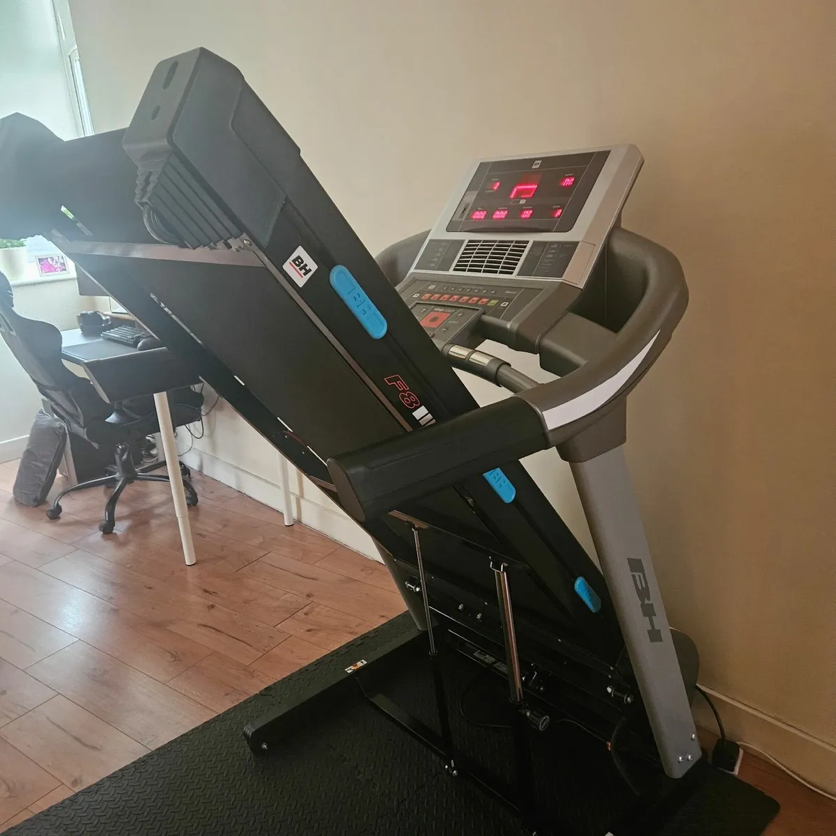 BH Fitness F8 Dual Treadmill - Image 4