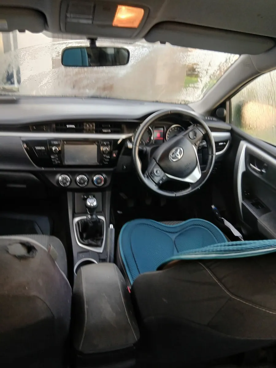 Toyota Corolla 2015 - Image 2