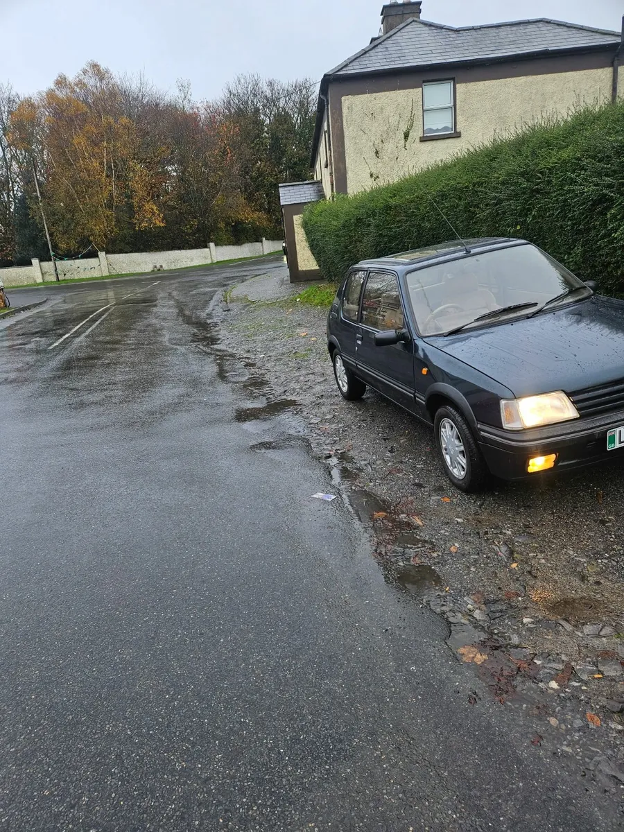 Peugeot  205 turbo  stdt - Image 2