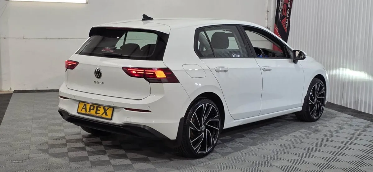 Volkswagen Golf Hatchback - Image 4