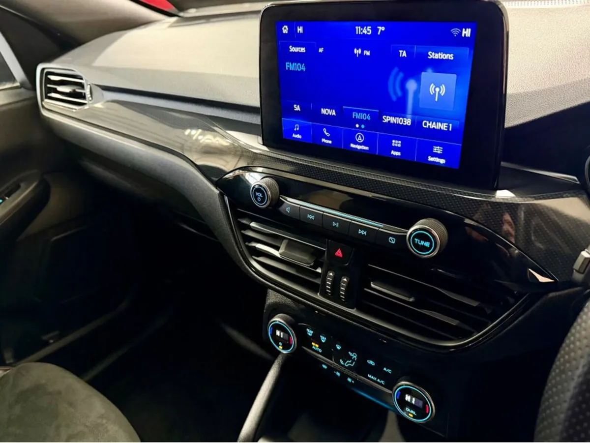 Ford Kuga ST-LINE X - Image 3