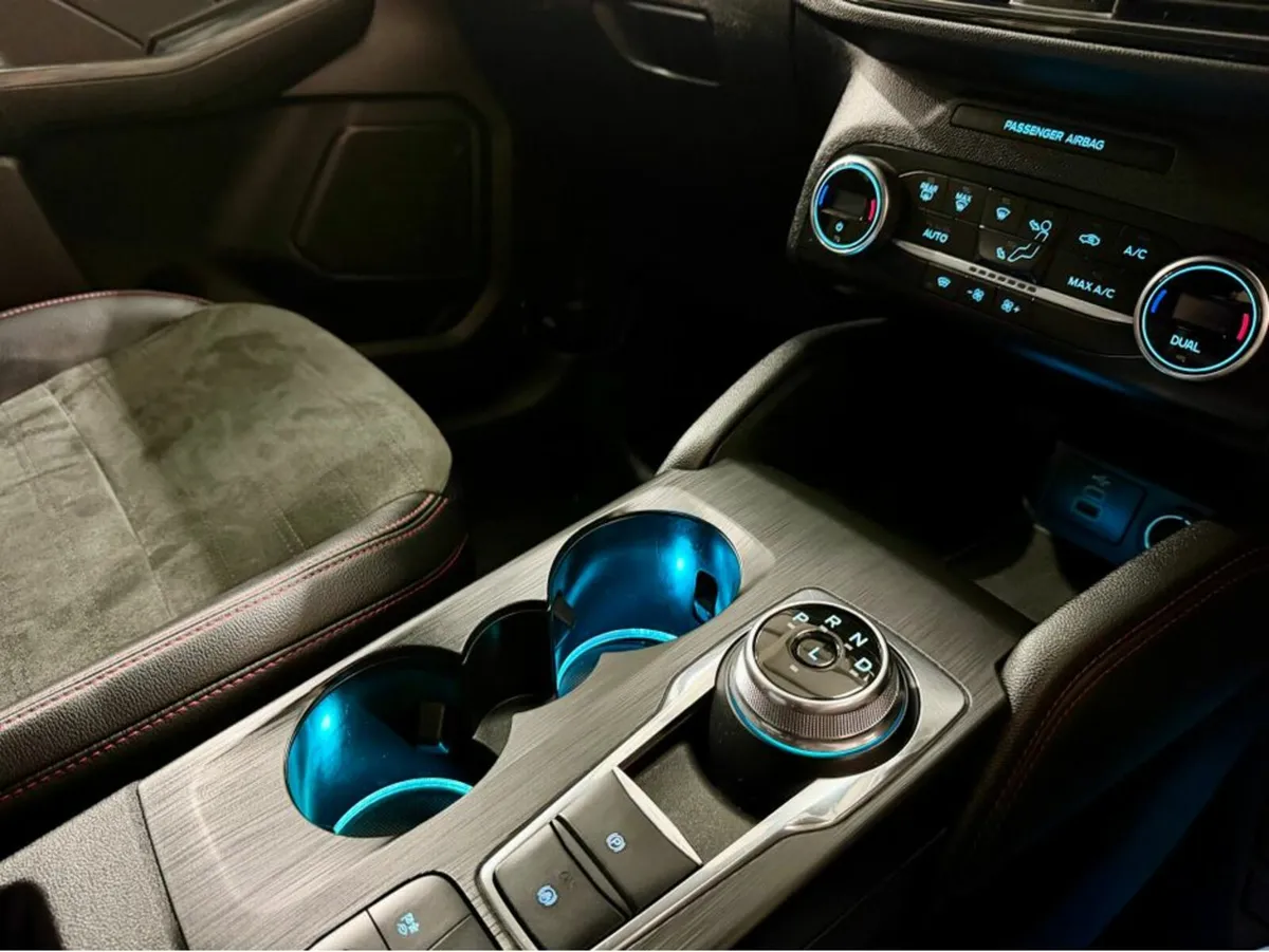 Ford Kuga ST-LINE X - Image 4