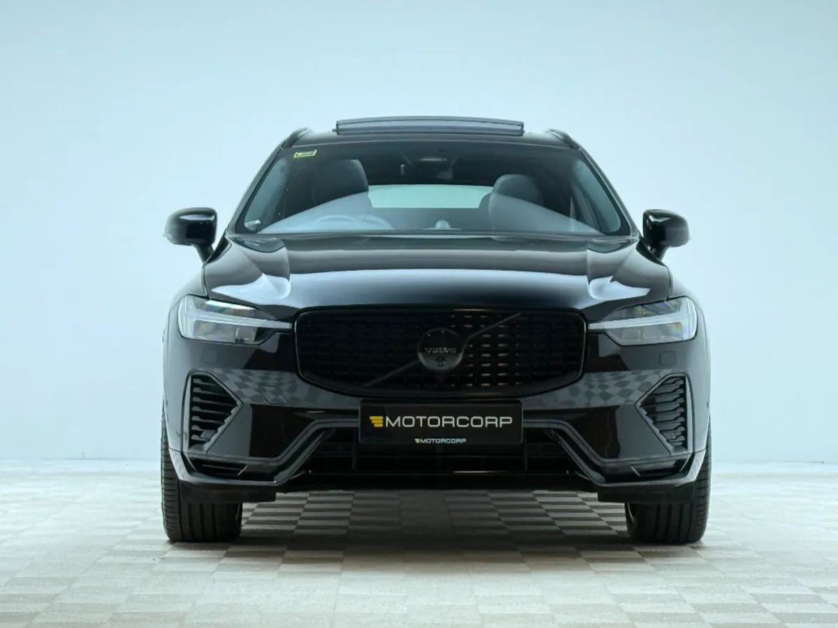 Volvo XC60 T8 RECHARGE ULTRA BLK EDITION AWD *PAN - Image 2