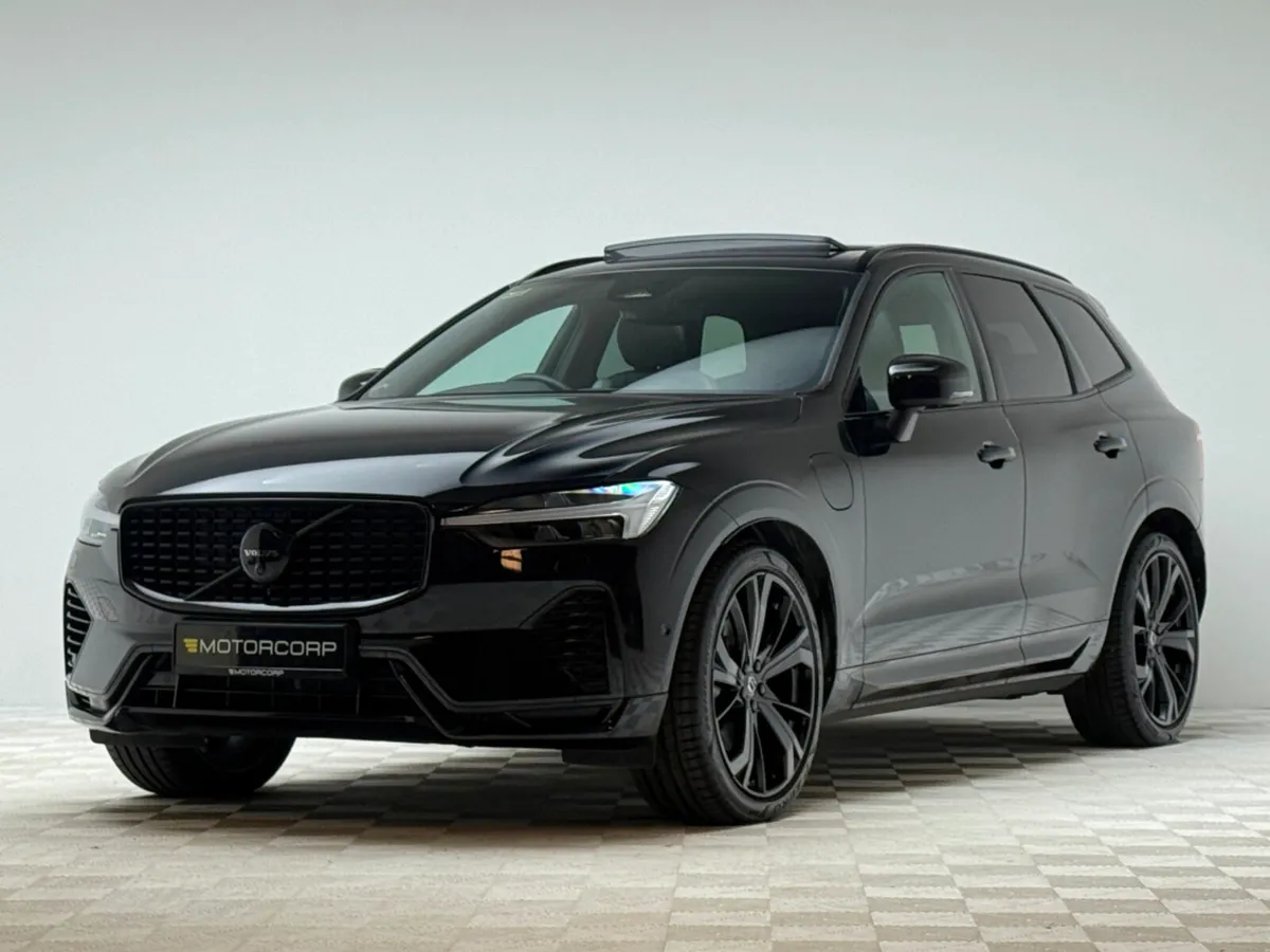 Volvo XC60 T8 RECHARGE ULTRA BLK EDITION AWD *PAN - Image 3