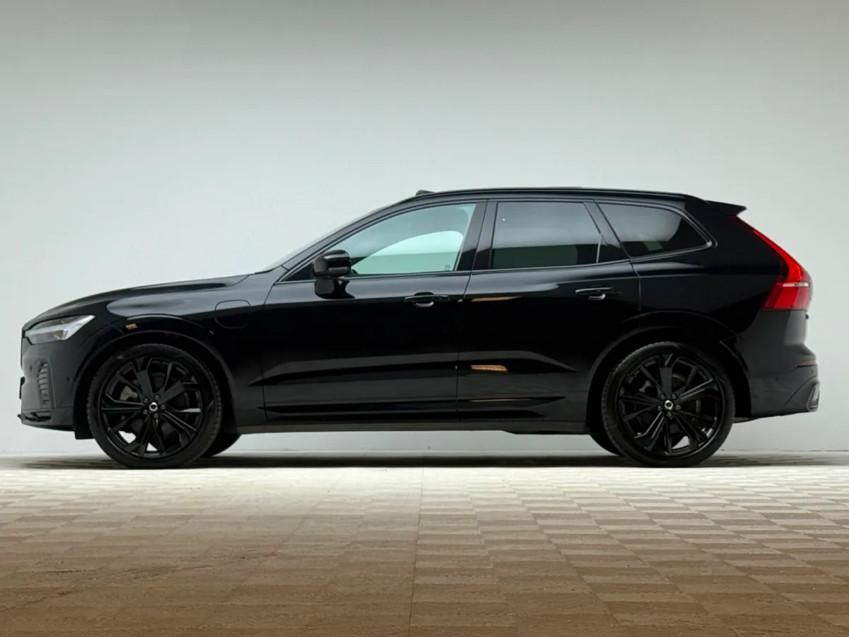 Volvo XC60 T8 RECHARGE ULTRA BLK EDITION AWD *PAN - Image 4