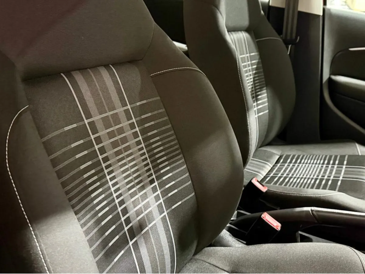 Volkswagen Polo Lounge - Image 4