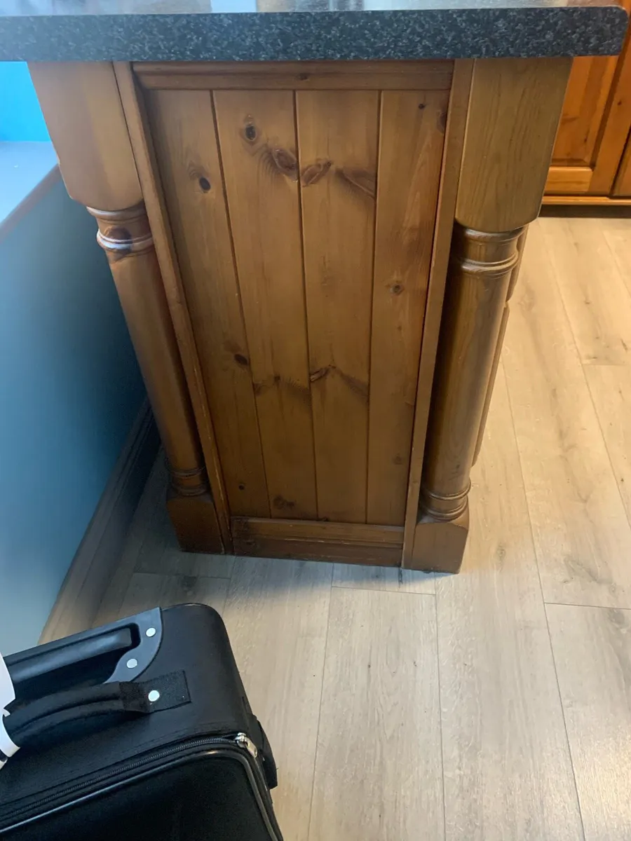 Kitchen Island - Image 3