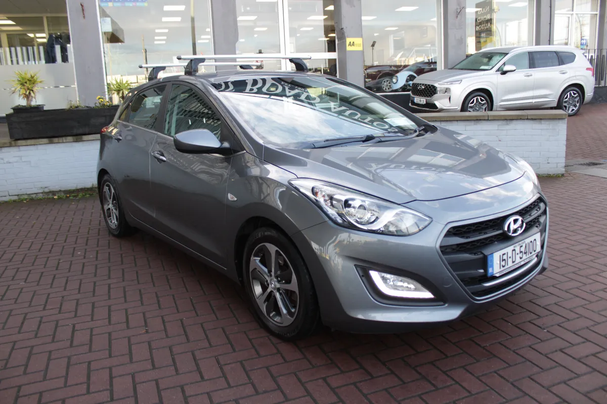 1.4 SE EDITION 100BHP 5DR HATCHBACK // 1ONWER IRIS - Image 1