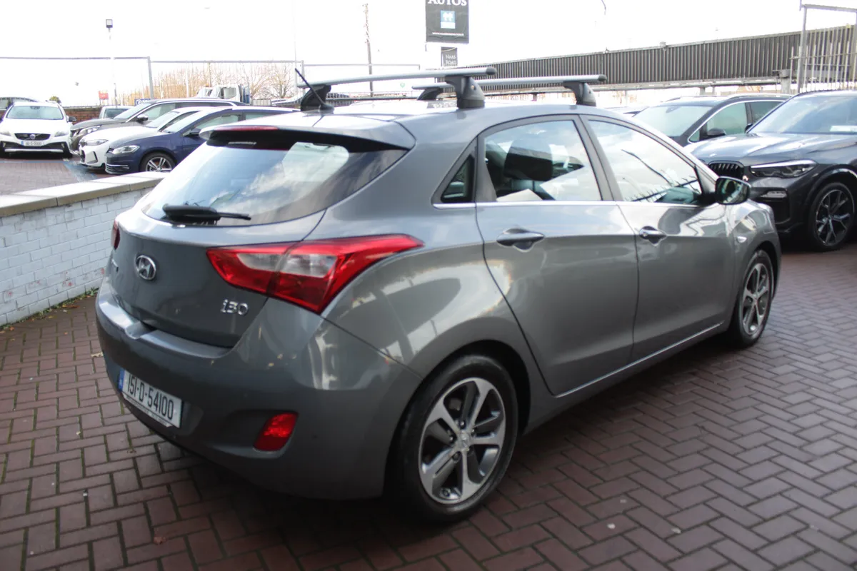 1.4 SE EDITION 100BHP 5DR HATCHBACK // 1ONWER IRIS - Image 4
