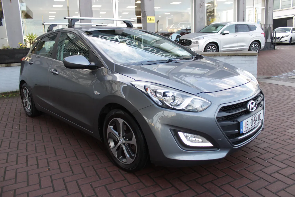 1.4 SE EDITION 100BHP 5DR HATCHBACK // 1ONWER IRIS - Image 2