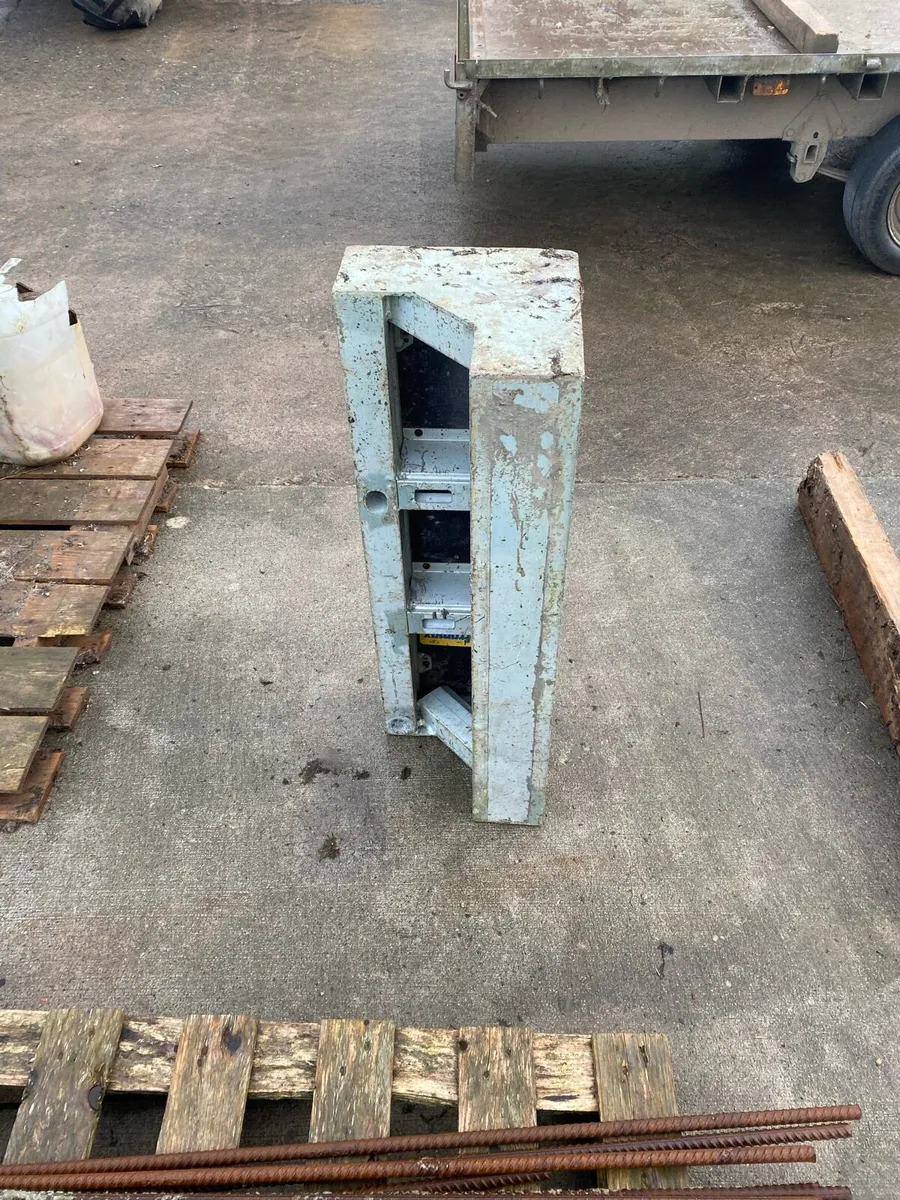 Doka Corner Shutters - Image 3