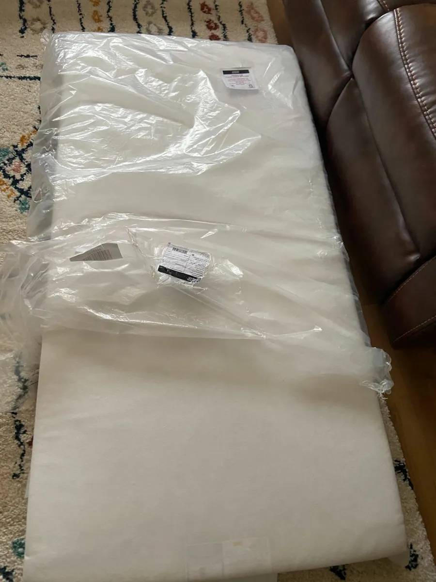 Mamas & Papas cot bed mattress, 140 X 70 X 10 cms - Image 2