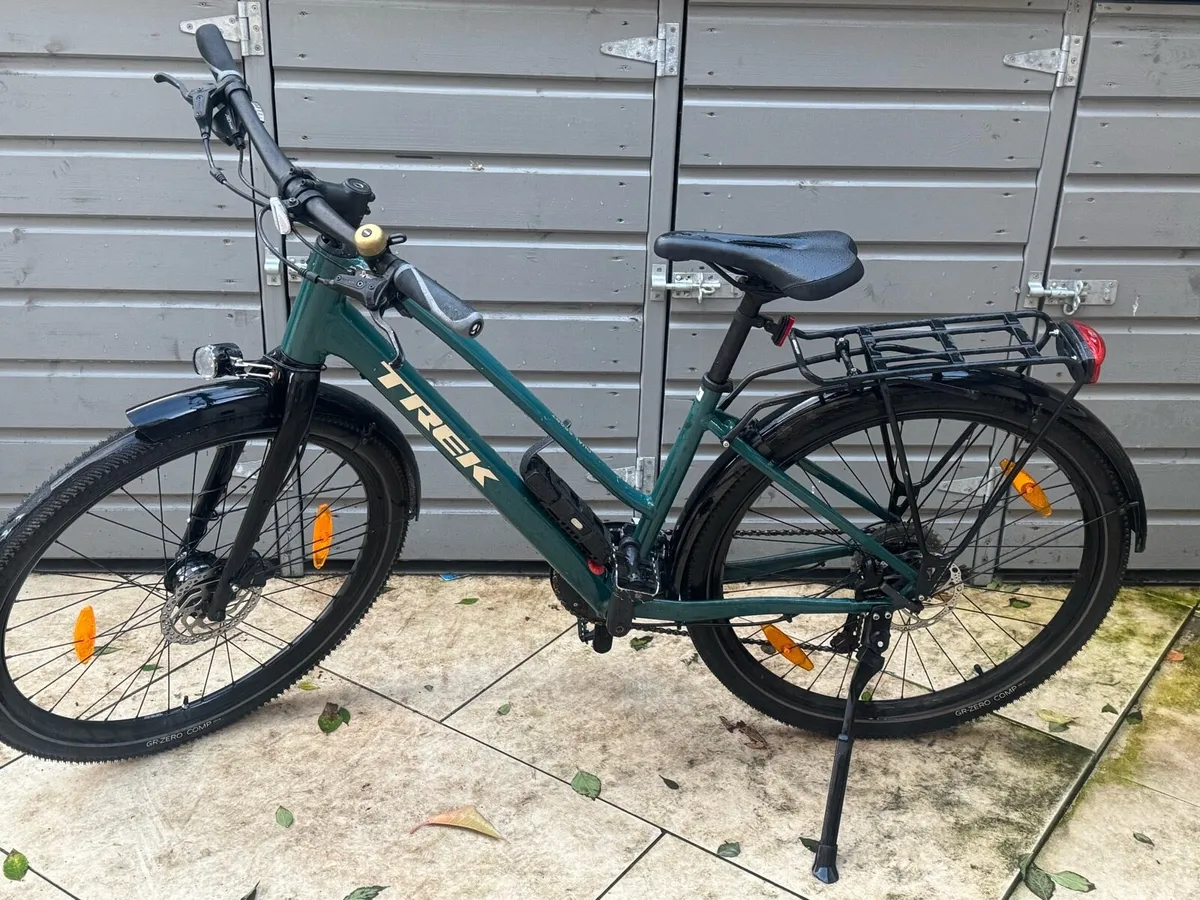 Trek Dual Sport Adult Bike - Image 2