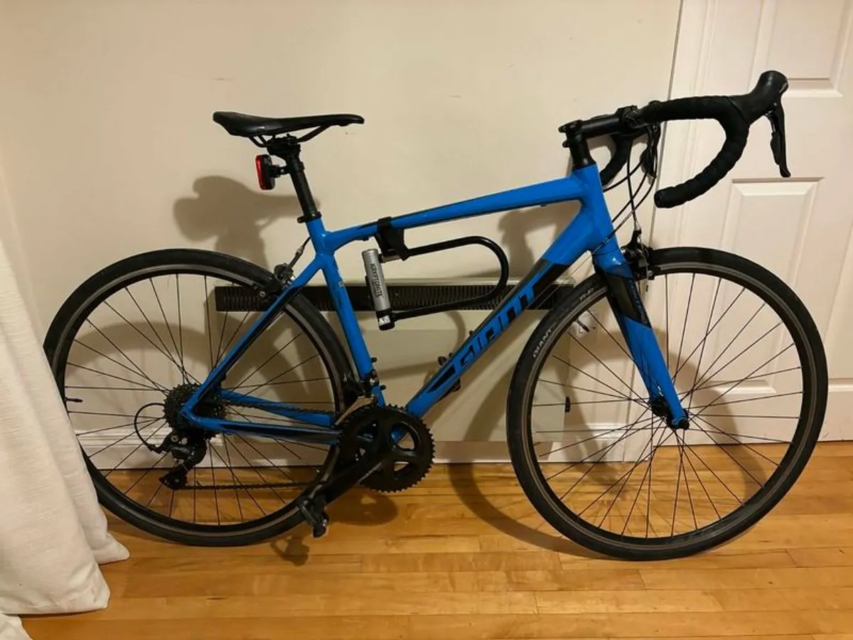 Giant Contend Road Bike - Image 1