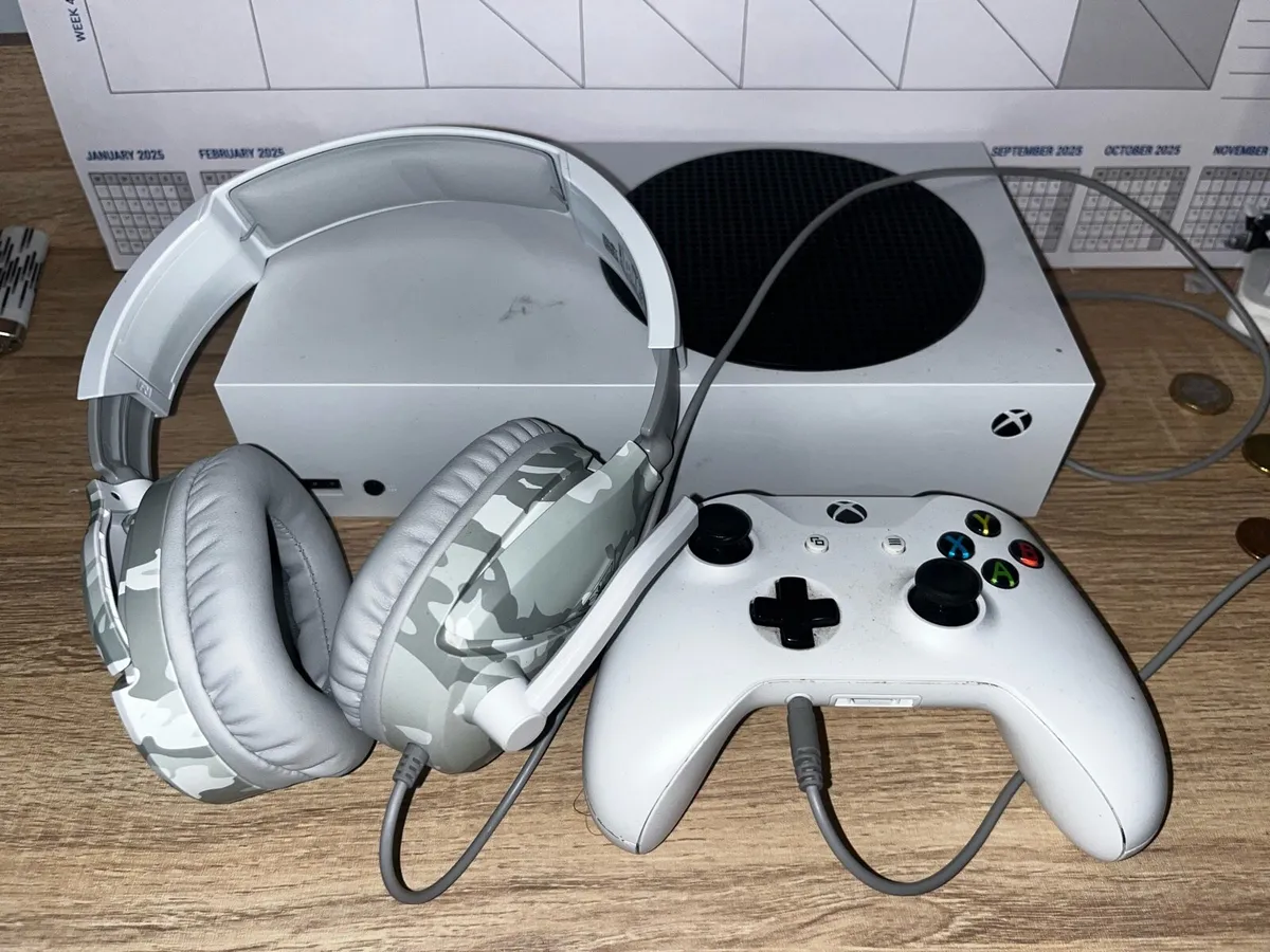 Xbox Series S + turtle beach headset - Image 2
