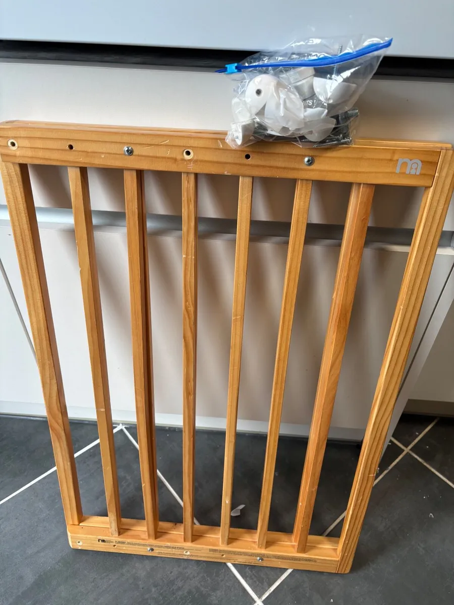 Wooden adjustable stair gate - Image 1