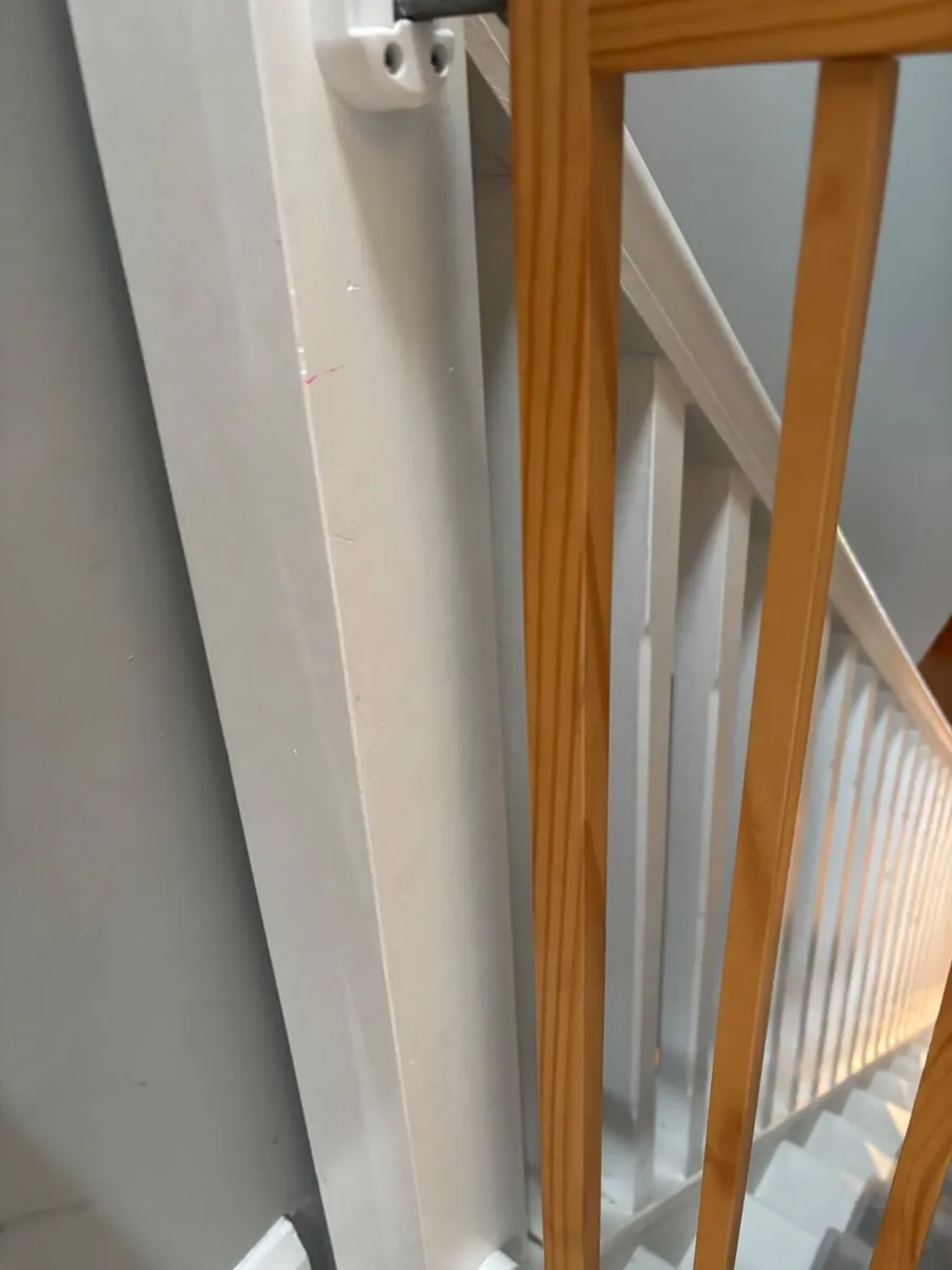 Wooden adjustable stair gate - Image 3