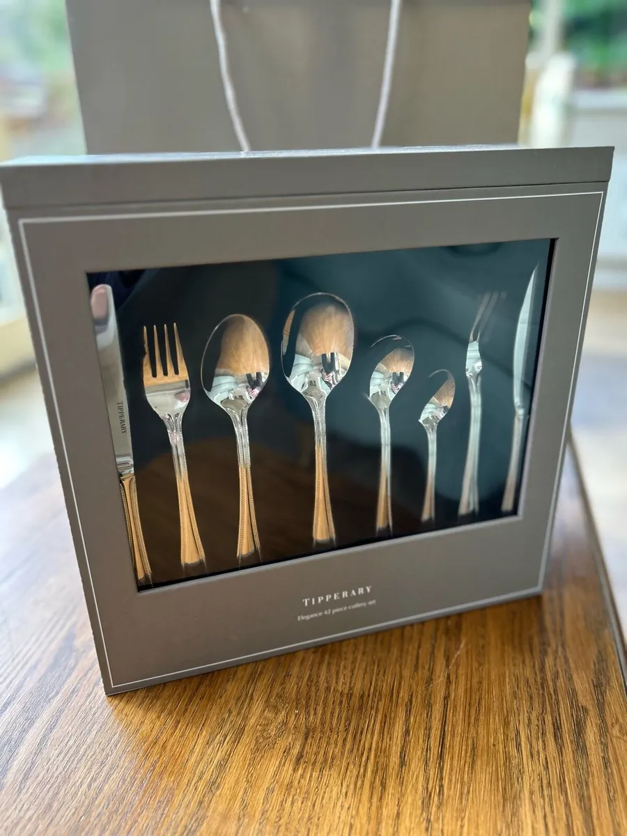 New in box Tipperary Cutlery Set - Image 1