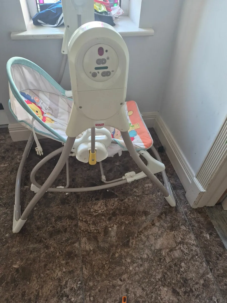 Baby swing - Image 1