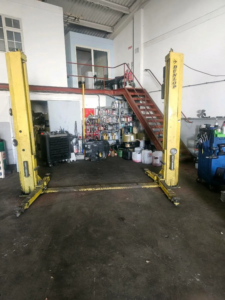 Garage car lift - Image 1