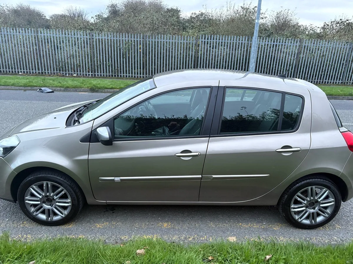 Renault Clio TomTom, Brand new nct, tax and Low km - Image 3