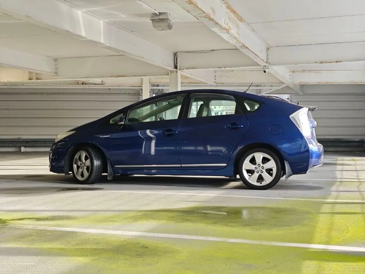 2011 Toyota Prius High Spec - Image 3