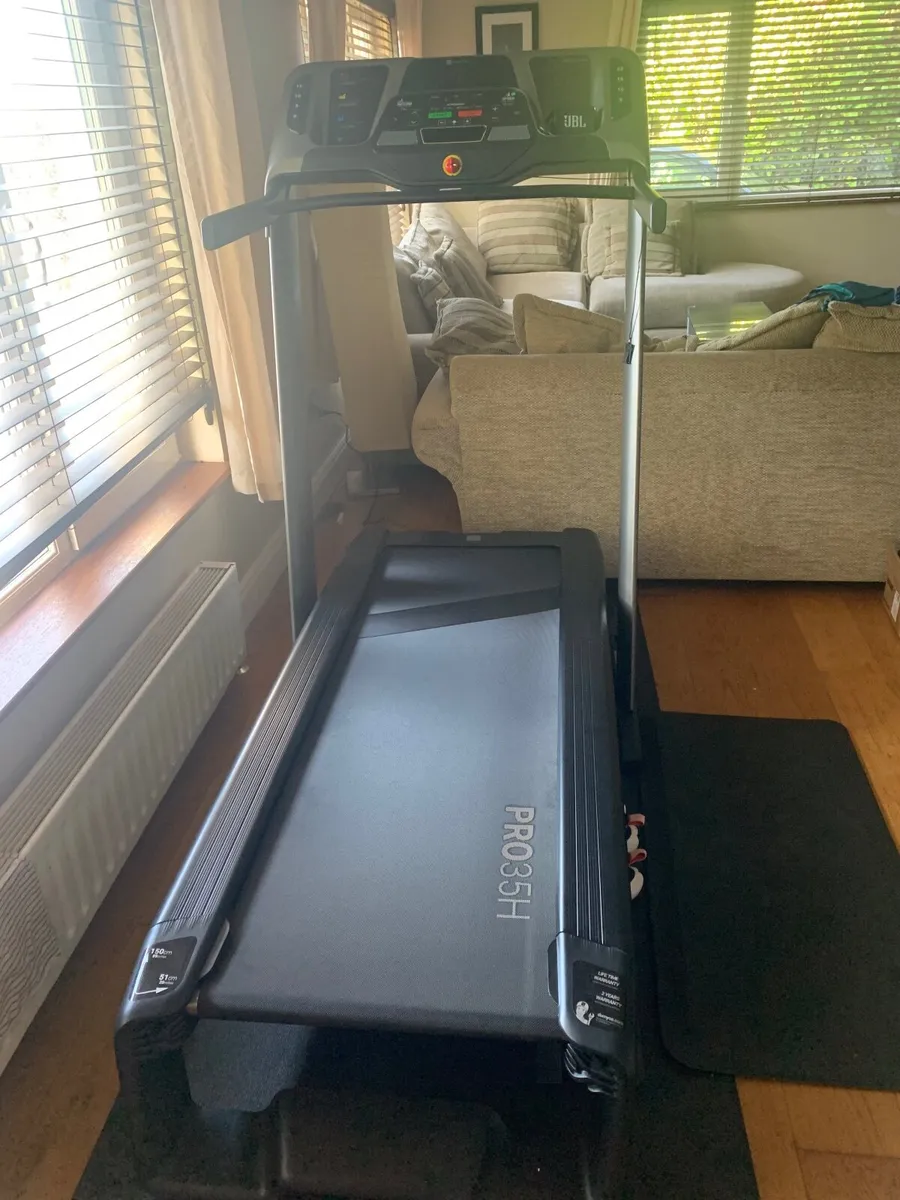 Treadmill - Up to 22km and 15% incline - Image 3