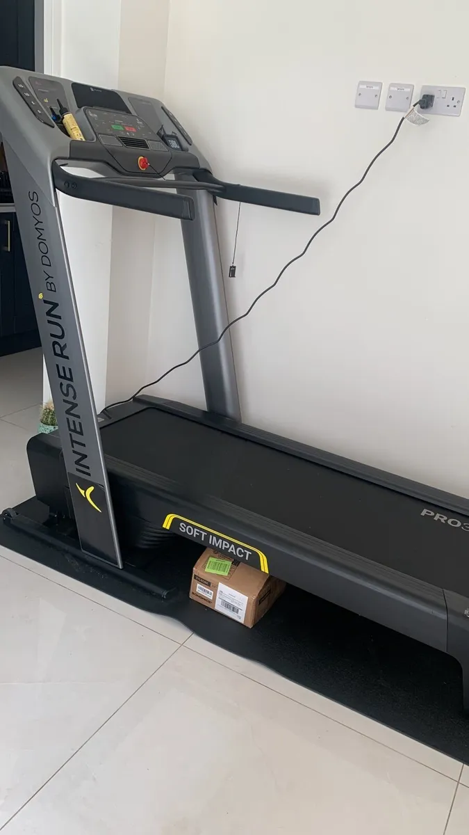 Treadmill - Up to 22km and 15% incline - Image 1