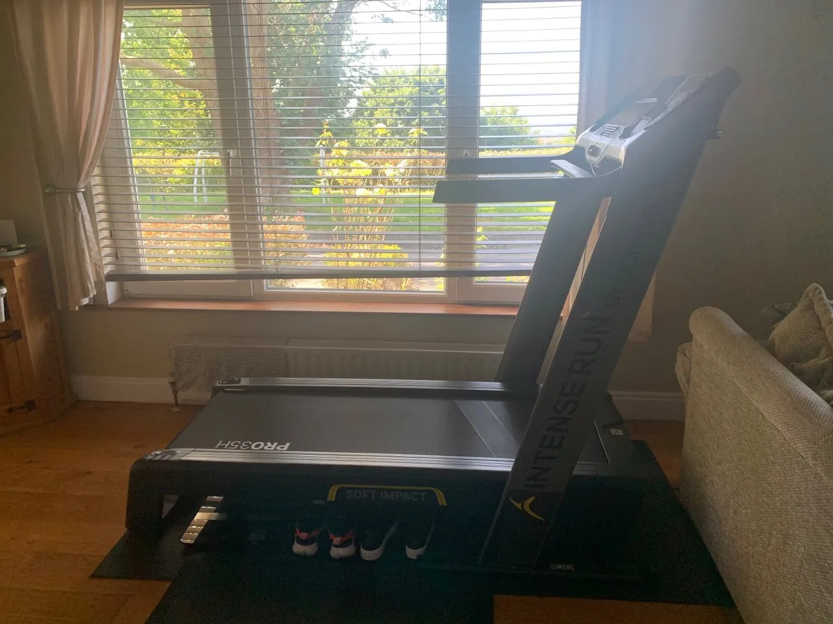 Treadmill - Up to 22km and 15% incline - Image 4