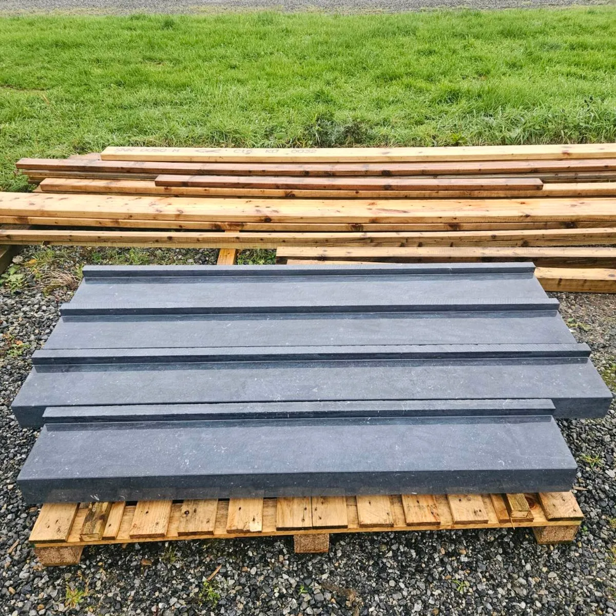 Limestone window sills - Image 1