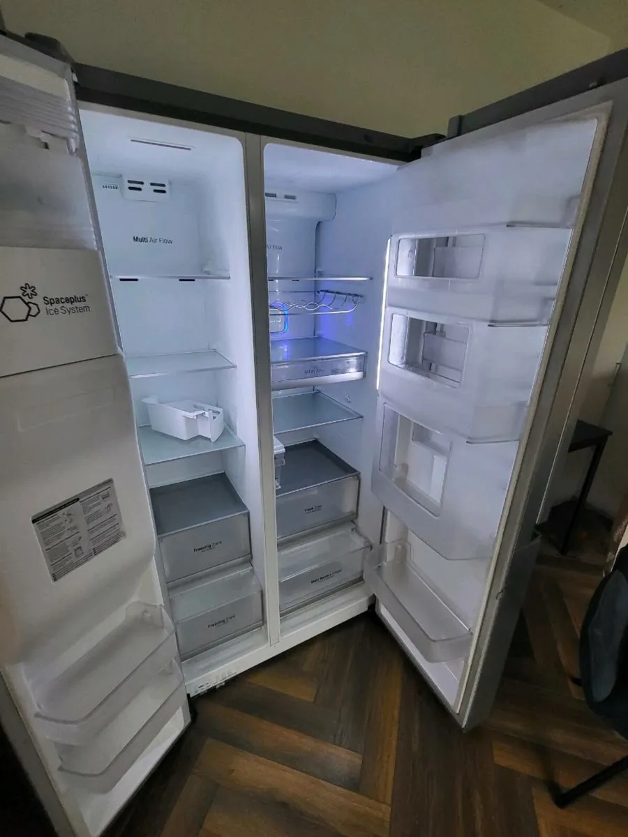 LG Fridge Freezer - Image 2