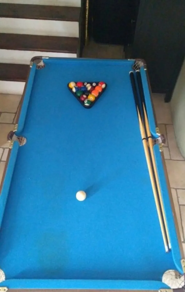 Pool table - Image 1