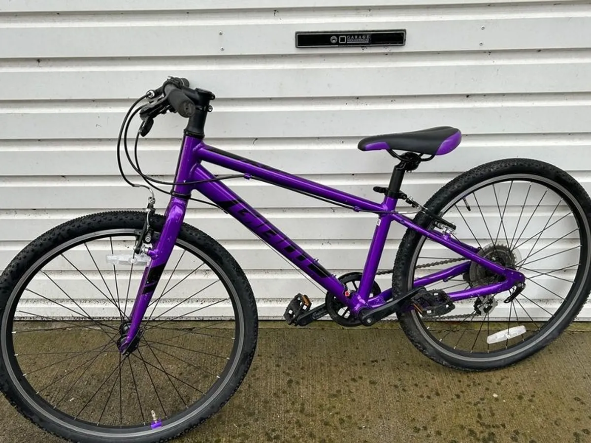 Kids bicycle and scooter - Image 1