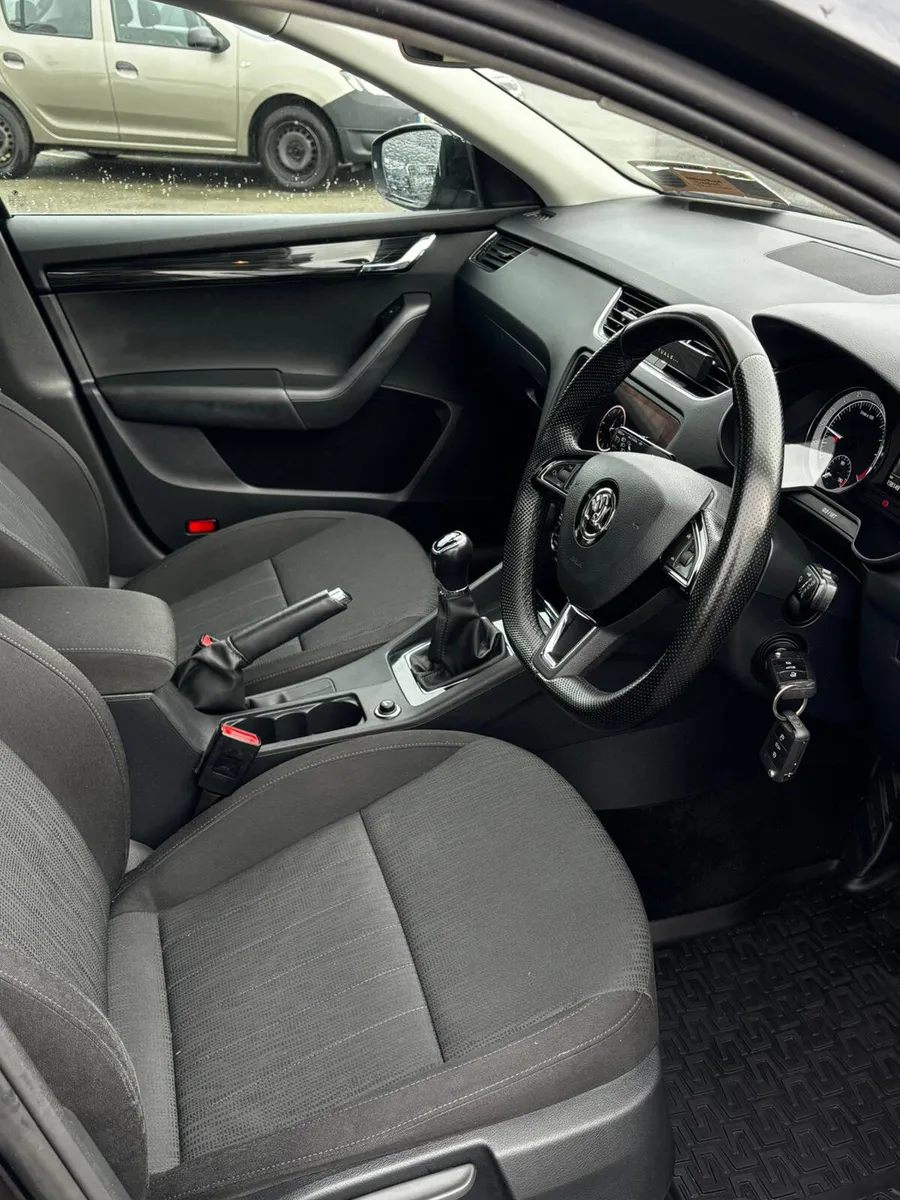 191 Skoda Octavia 1.6 TDI STYLE - Image 4