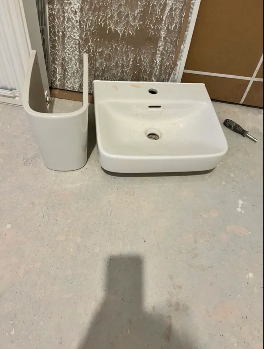 SONAS half pedestal sink - BRAND NEW - Image 1