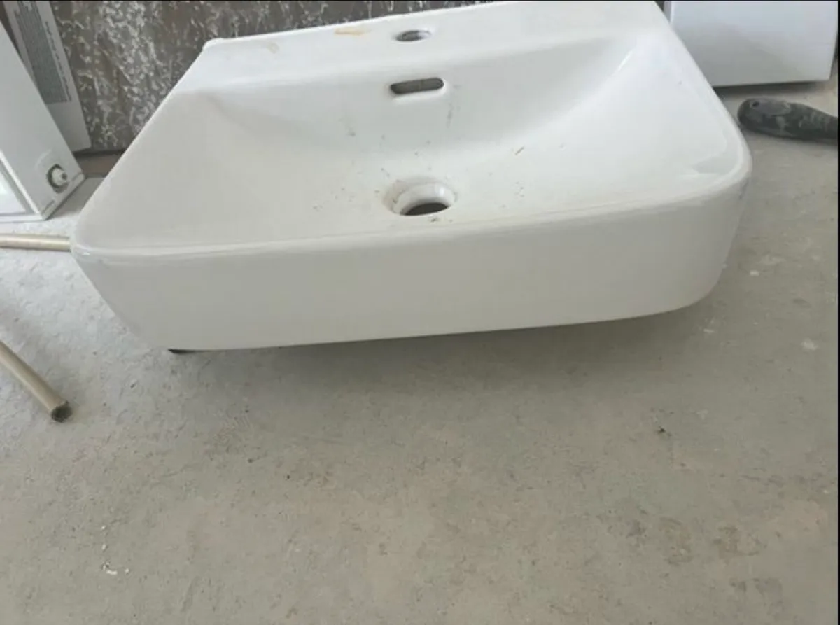 SONAS half pedestal sink - BRAND NEW - Image 2