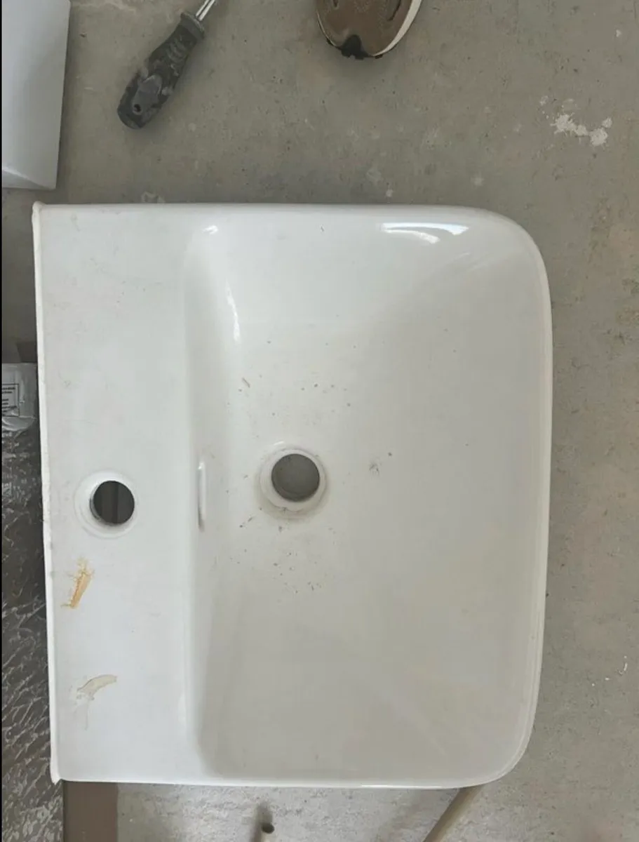 SONAS half pedestal sink - BRAND NEW - Image 3