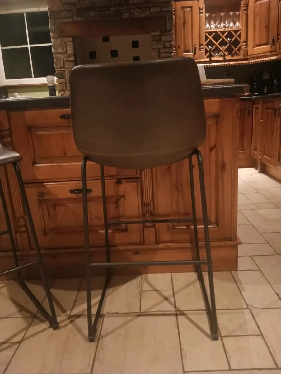 2 New island stools. - Image 2