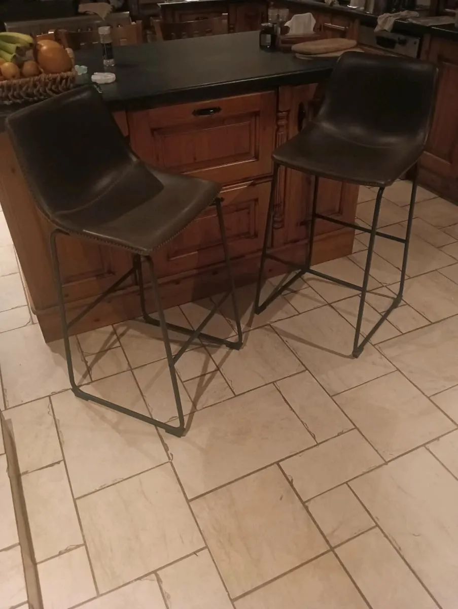 2 New island stools. - Image 4