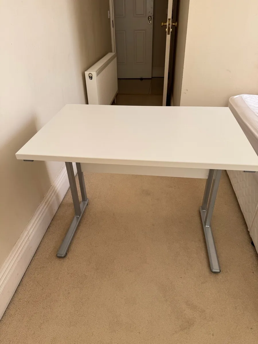 Office desk - Image 1